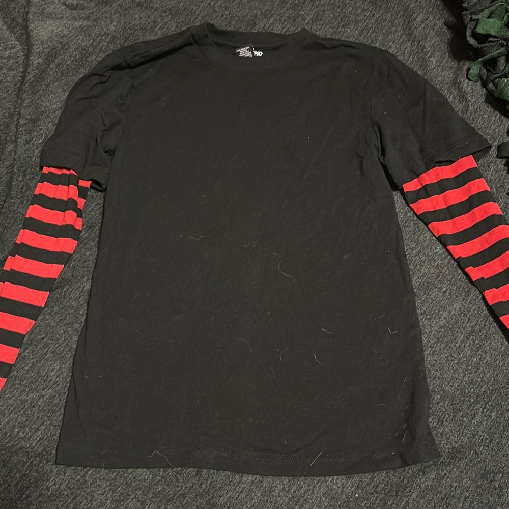 red and black hot topic shirt